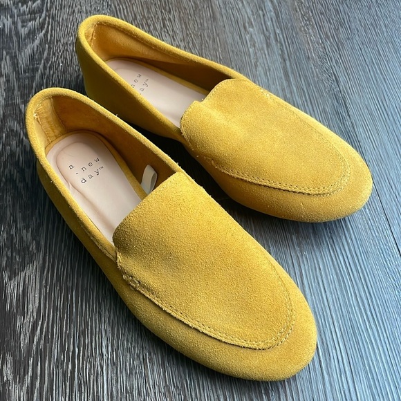 🍋 Real suede slip on loafers beautiful mustard yellow size 6.5 - Picture 2 of 13